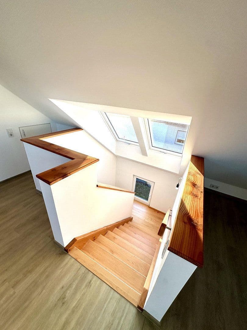 Prenájom bytu 4-izbový 110 m², Mühlheim am Main, Hesensko Prenájom bytu 4-izbový 110 m², Mühlheim am Main, Hesensko