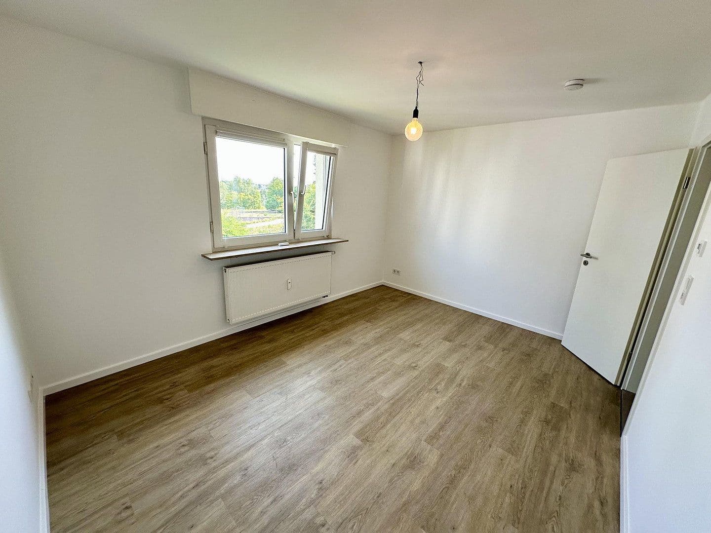 Prenájom bytu 4-izbový 110 m², Mühlheim am Main, Hesensko Prenájom bytu 4-izbový 110 m², Mühlheim am Main, Hesensko