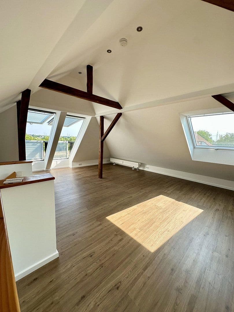 Prenájom bytu 4-izbový 110 m², Mühlheim am Main, Hesensko Prenájom bytu 4-izbový 110 m², Mühlheim am Main, Hesensko