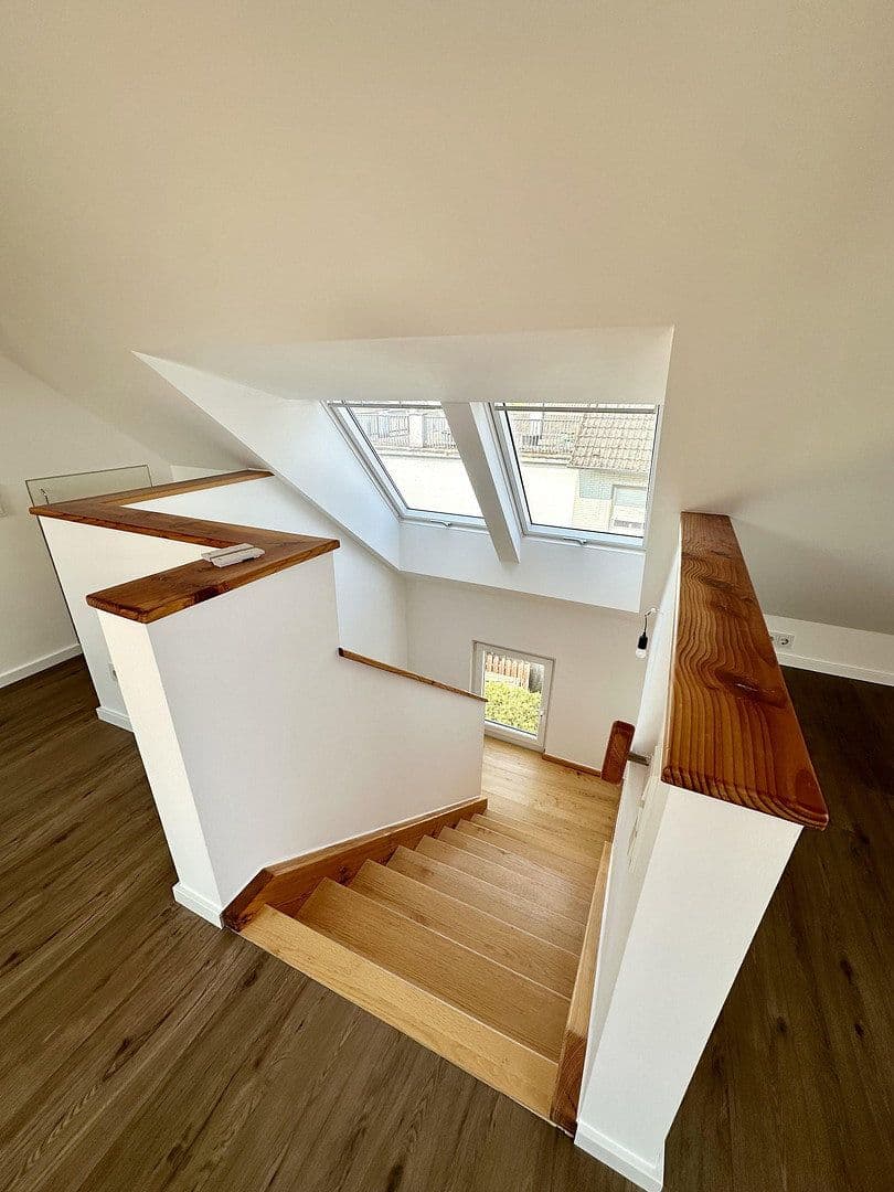 Prenájom bytu 4-izbový 110 m², Mühlheim am Main, Hesensko Prenájom bytu 4-izbový 110 m², Mühlheim am Main, Hesensko
