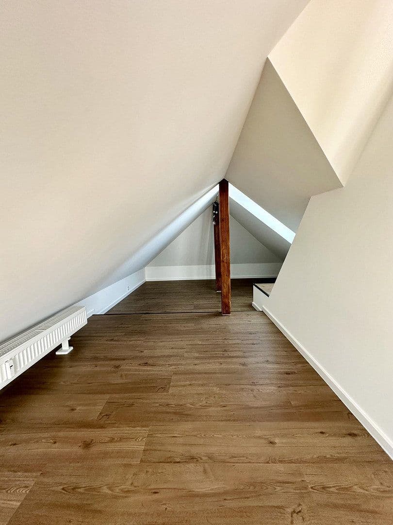 Prenájom bytu 4-izbový 110 m², Mühlheim am Main, Hesensko Prenájom bytu 4-izbový 110 m², Mühlheim am Main, Hesensko