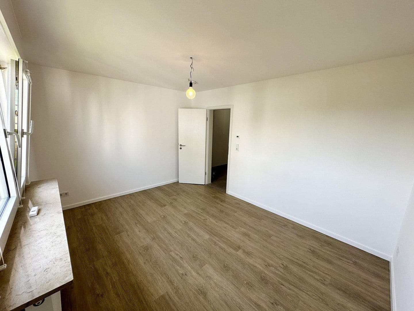Prenájom bytu 4-izbový 110 m², Mühlheim am Main, Hesensko Prenájom bytu 4-izbový 110 m², Mühlheim am Main, Hesensko