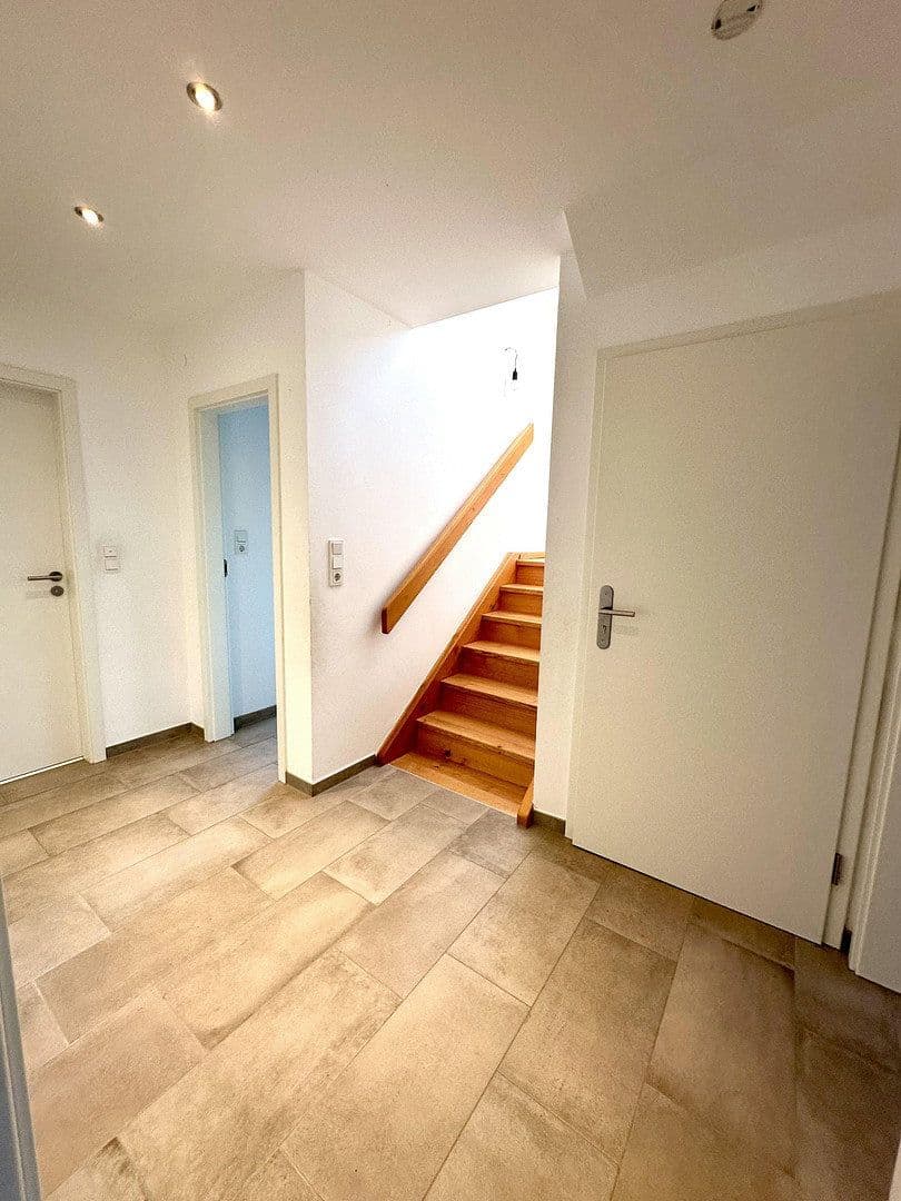 Prenájom bytu 4-izbový 110 m², Mühlheim am Main, Hesensko Prenájom bytu 4-izbový 110 m², Mühlheim am Main, Hesensko