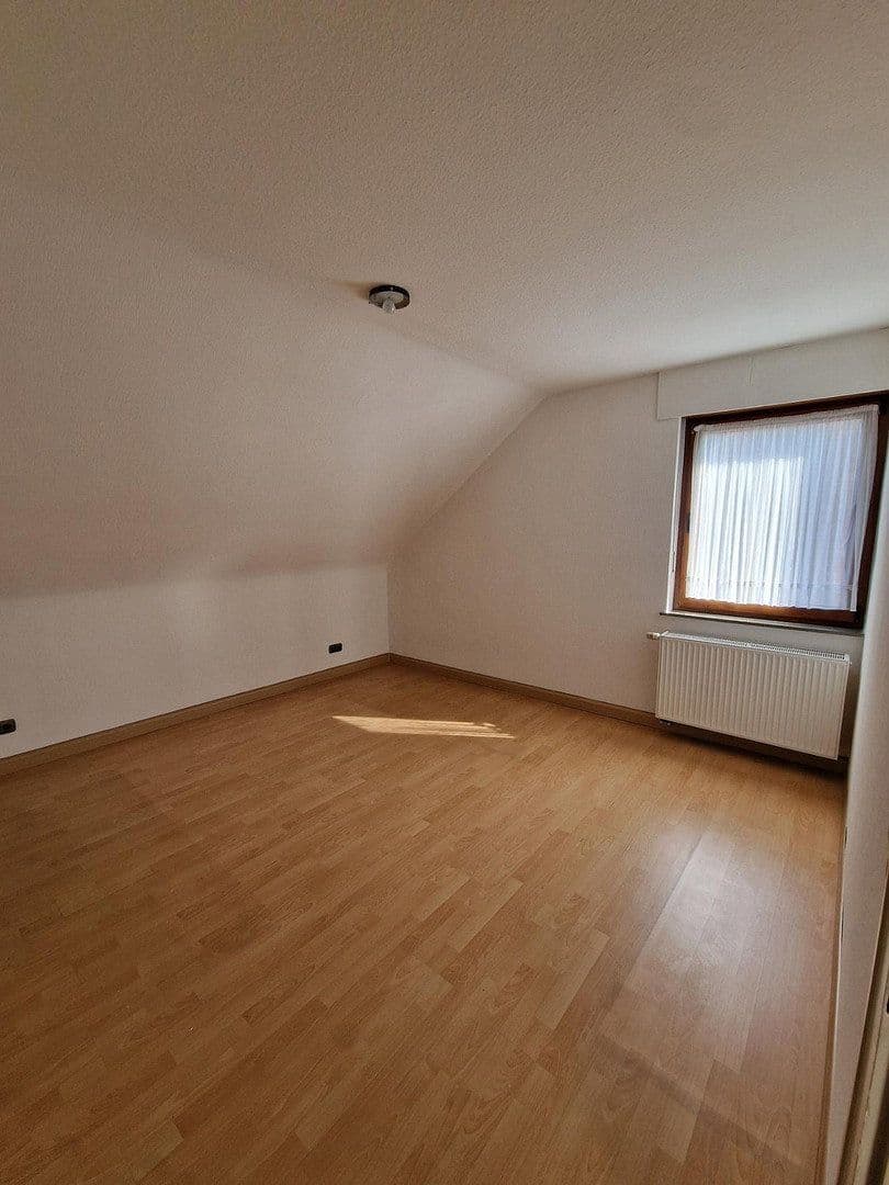 Prenájom domu 115 m², pozemok 650 m², Düren, Severné Porýnie - Westfálsko Prenájom domu 115 m², pozemok 650 m², Düren, Severné Porýnie - Westfálsko