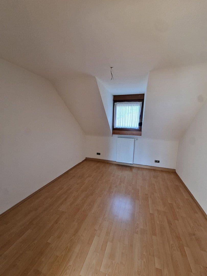 Prenájom domu 115 m², pozemok 650 m², Düren, Severné Porýnie - Westfálsko Prenájom domu 115 m², pozemok 650 m², Düren, Severné Porýnie - Westfálsko