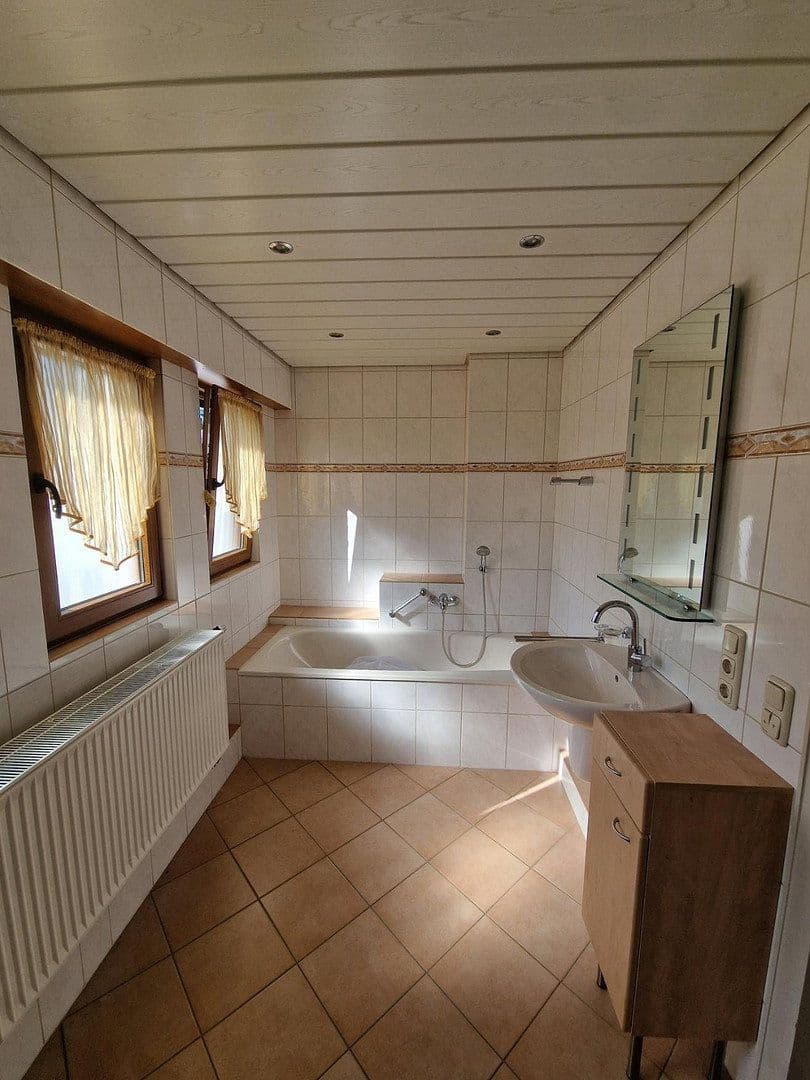 Prenájom domu 115 m², pozemok 650 m², Düren, Severné Porýnie - Westfálsko Prenájom domu 115 m², pozemok 650 m², Düren, Severné Porýnie - Westfálsko