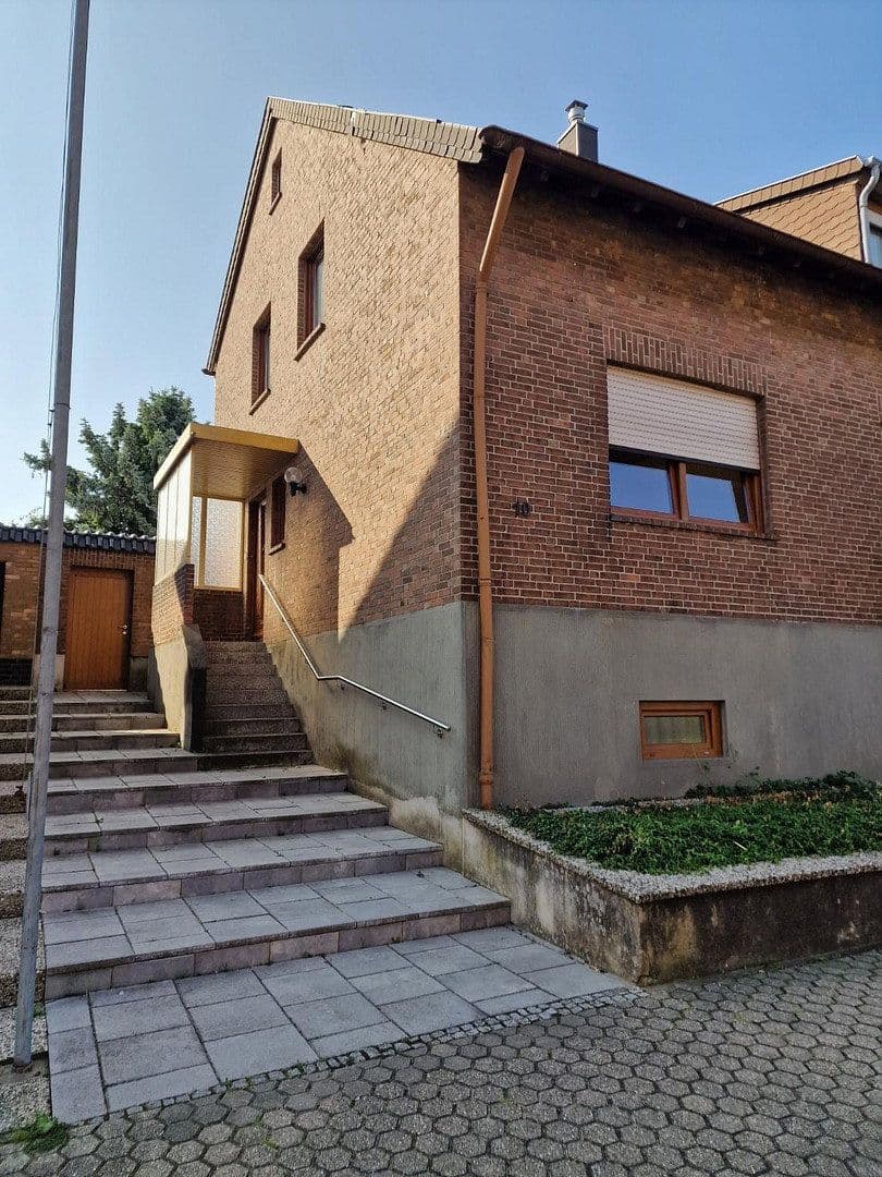 Prenájom domu 115 m², pozemok 650 m², Düren, Severné Porýnie - Westfálsko Prenájom domu 115 m², pozemok 650 m², Düren, Severné Porýnie - Westfálsko
