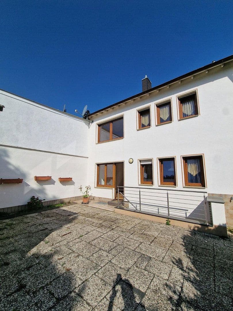 Prenájom domu 115 m², pozemok 650 m², Düren, Severné Porýnie - Westfálsko Prenájom domu 115 m², pozemok 650 m², Düren, Severné Porýnie - Westfálsko