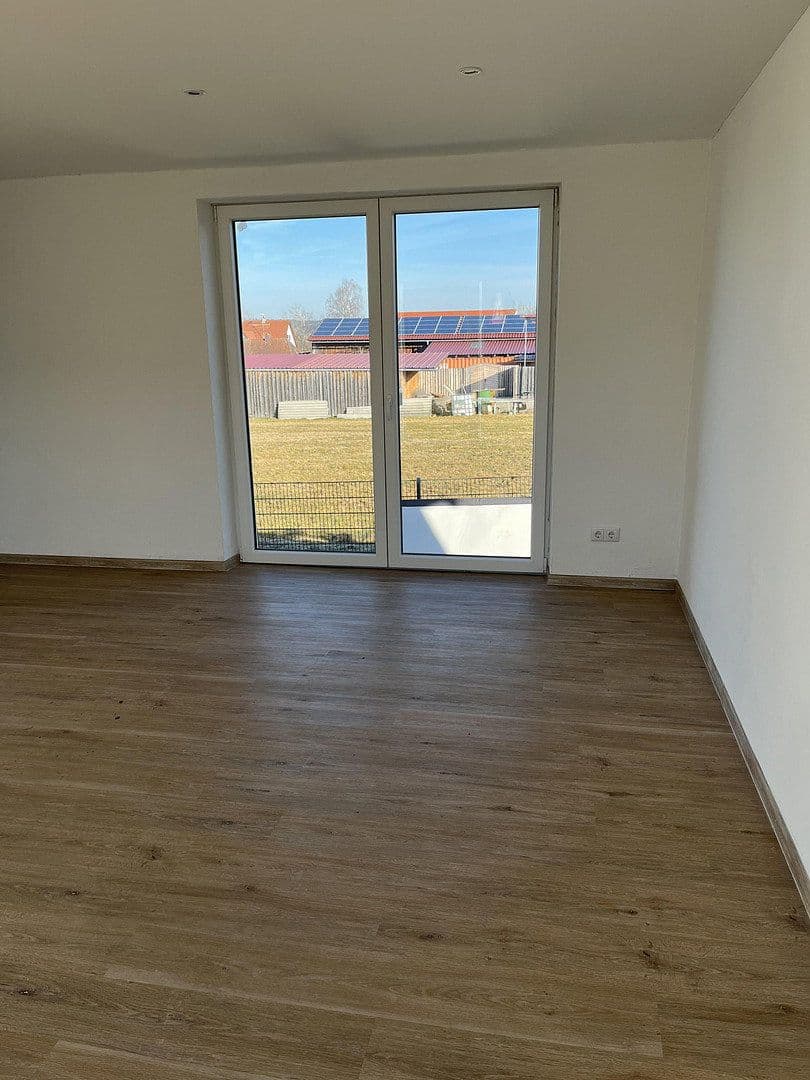 Prenájom bytu 2-izbový 80 m², Leutenbergstraße 2, Kammlach, Bavorsko Prenájom bytu 2-izbový 80 m², Leutenbergstraße 2, Kammlach, Bavorsko