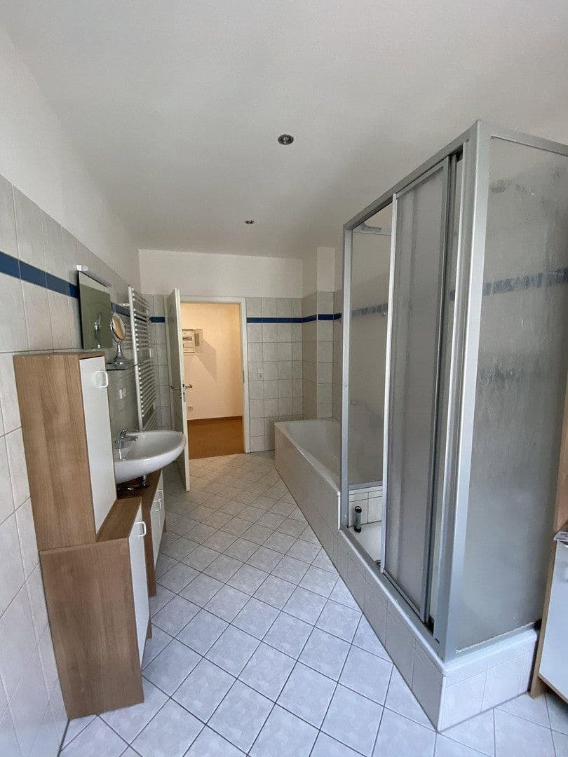 Prenájom bytu 3-izbový 101 m², Erich-Köhn-Straße 90, Leipzig, Sasko Prenájom bytu 3-izbový 101 m², Erich-Köhn-Straße 90, Leipzig, Sasko