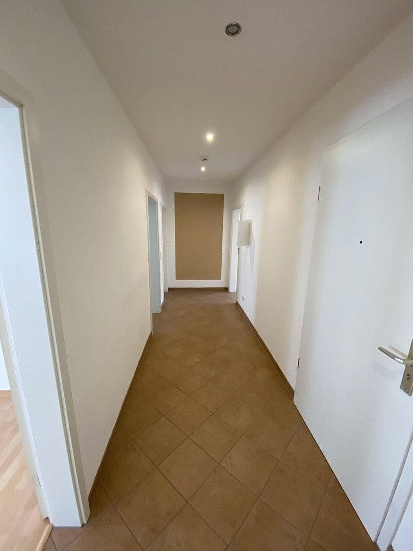 Prenájom bytu 3-izbový 101 m², Erich-Köhn-Straße 90, Leipzig, Sasko Prenájom bytu 3-izbový 101 m², Erich-Köhn-Straße 90, Leipzig, Sasko