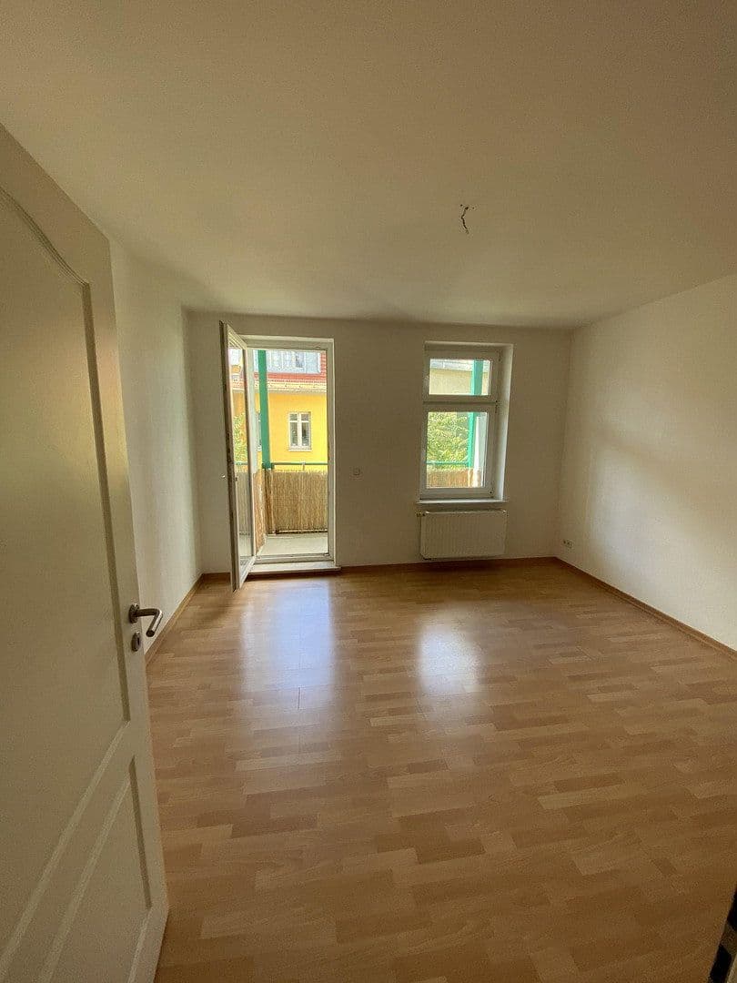 Prenájom bytu 3-izbový 101 m², Erich-Köhn-Straße 90, Leipzig, Sasko Prenájom bytu 3-izbový 101 m², Erich-Köhn-Straße 90, Leipzig, Sasko