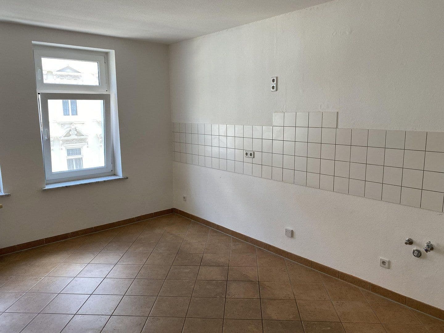 Prenájom bytu 3-izbový 101 m², Erich-Köhn-Straße 90, Leipzig, Sasko Prenájom bytu 3-izbový 101 m², Erich-Köhn-Straße 90, Leipzig, Sasko