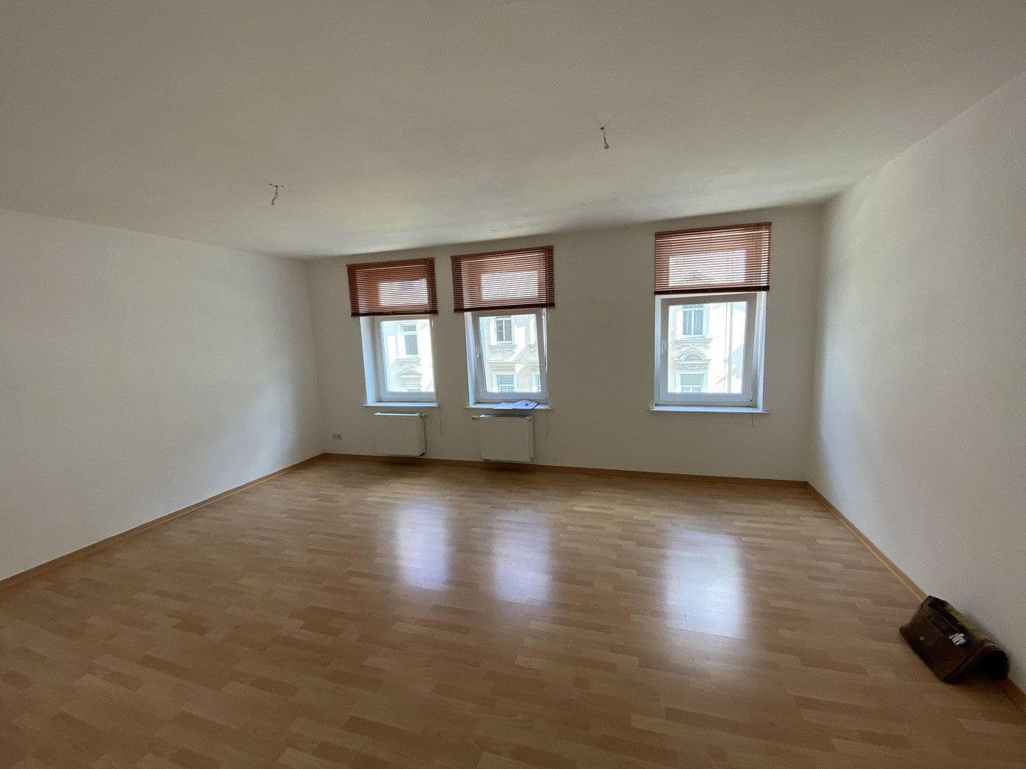 Prenájom bytu 3-izbový 101 m², Erich-Köhn-Straße 90, Leipzig, Sasko Prenájom bytu 3-izbový 101 m², Erich-Köhn-Straße 90, Leipzig, Sasko