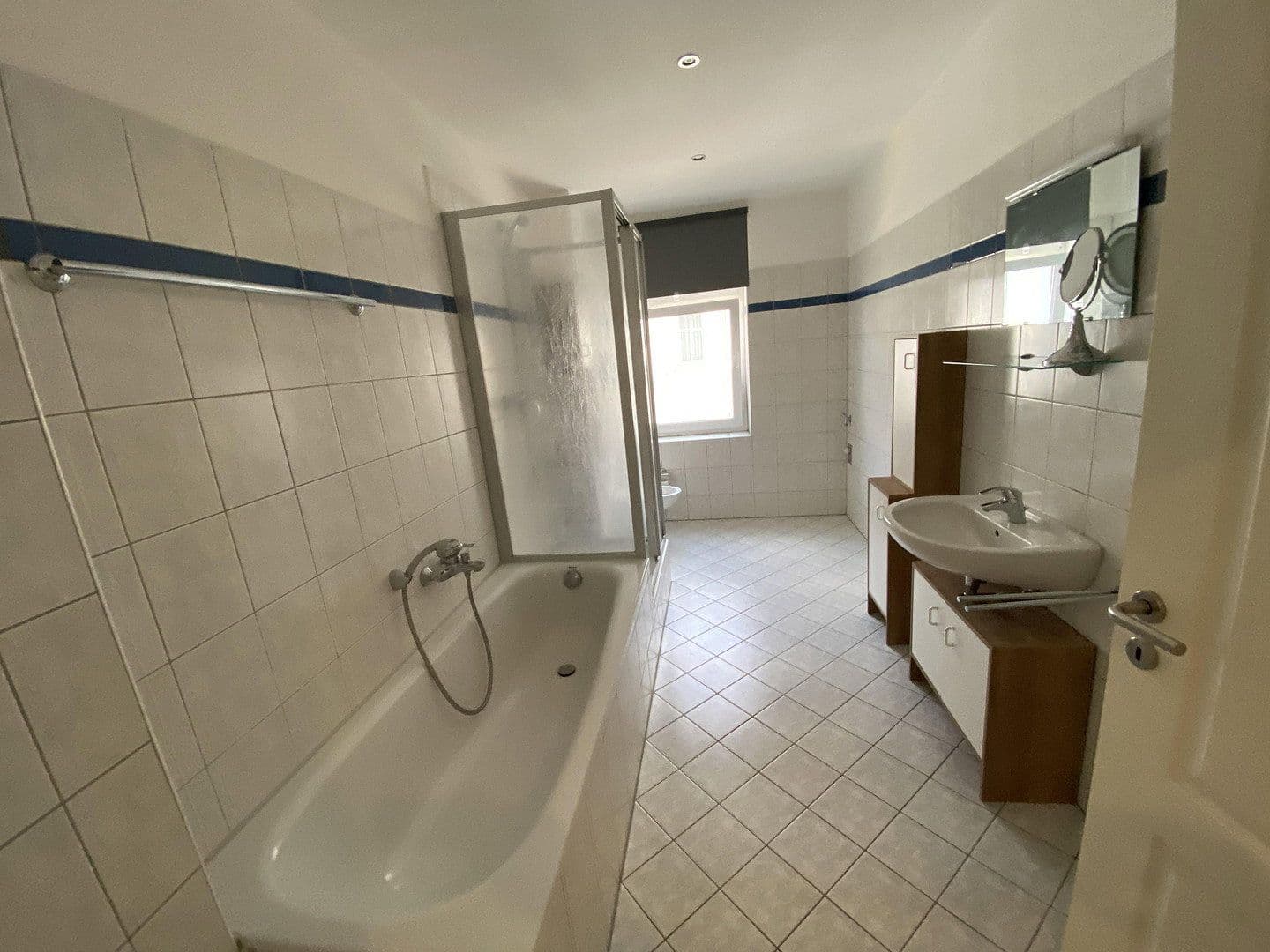 Prenájom bytu 3-izbový 101 m², Erich-Köhn-Straße 90, Leipzig, Sasko Prenájom bytu 3-izbový 101 m², Erich-Köhn-Straße 90, Leipzig, Sasko