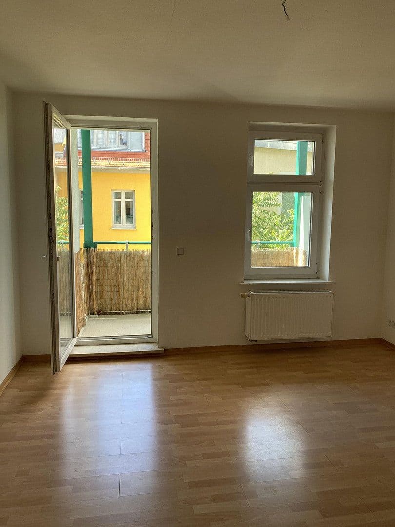 Prenájom bytu 3-izbový 101 m², Erich-Köhn-Straße 90, Leipzig, Sasko Prenájom bytu 3-izbový 101 m², Erich-Köhn-Straße 90, Leipzig, Sasko