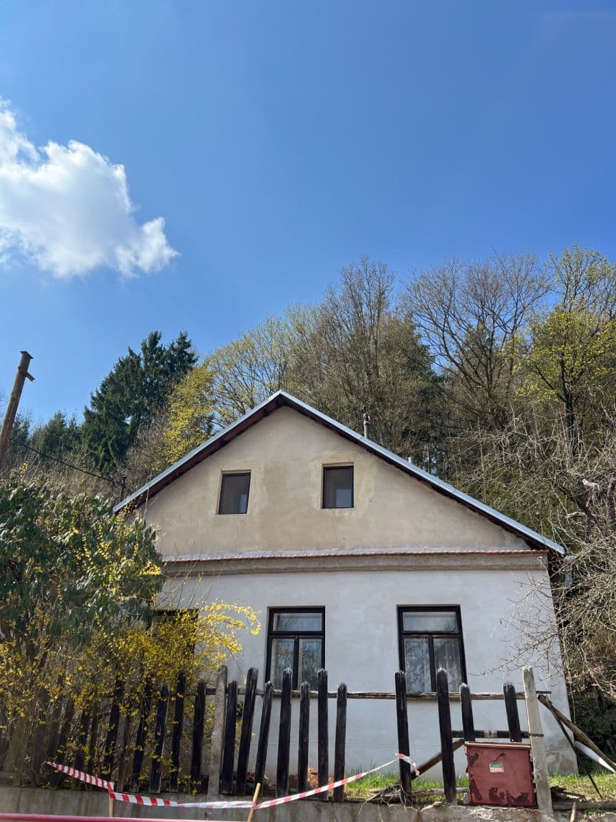 Predaj rekreačného objektu 180 m², pozemok 474 m², Jaroměřice, Pardubický kraj Predaj rekreačného objektu 180 m², pozemok 474 m², Jaroměřice, Pardubický kraj