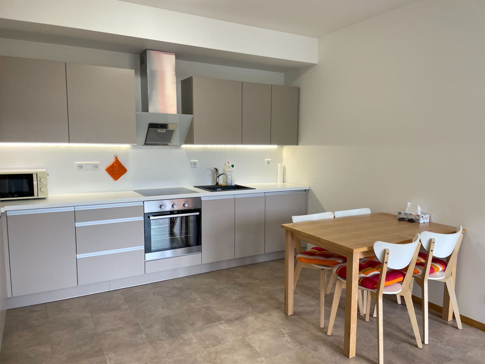 Prenájom bytu 2-izbový 50 m², Terronská, Praha, Praha Prenájom bytu 2-izbový 50 m², Terronská, Praha, Praha