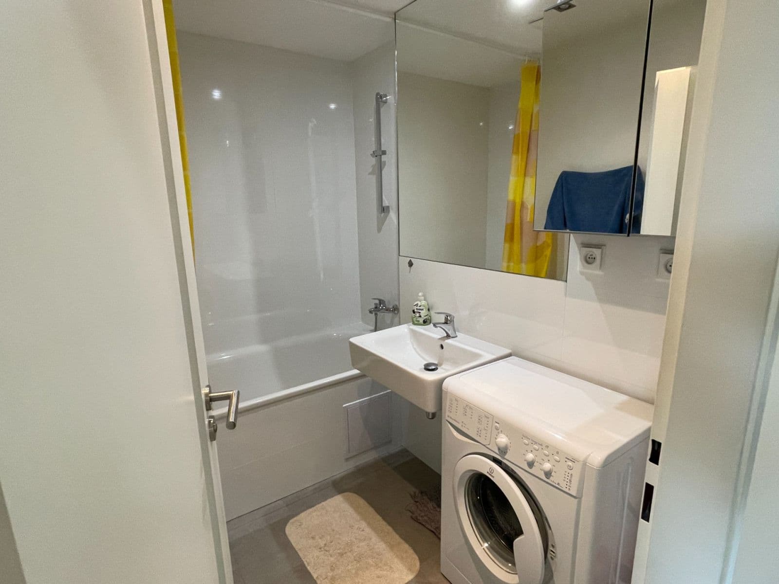 Prenájom bytu 2-izbový 50 m², Terronská, Praha, Praha Prenájom bytu 2-izbový 50 m², Terronská, Praha, Praha