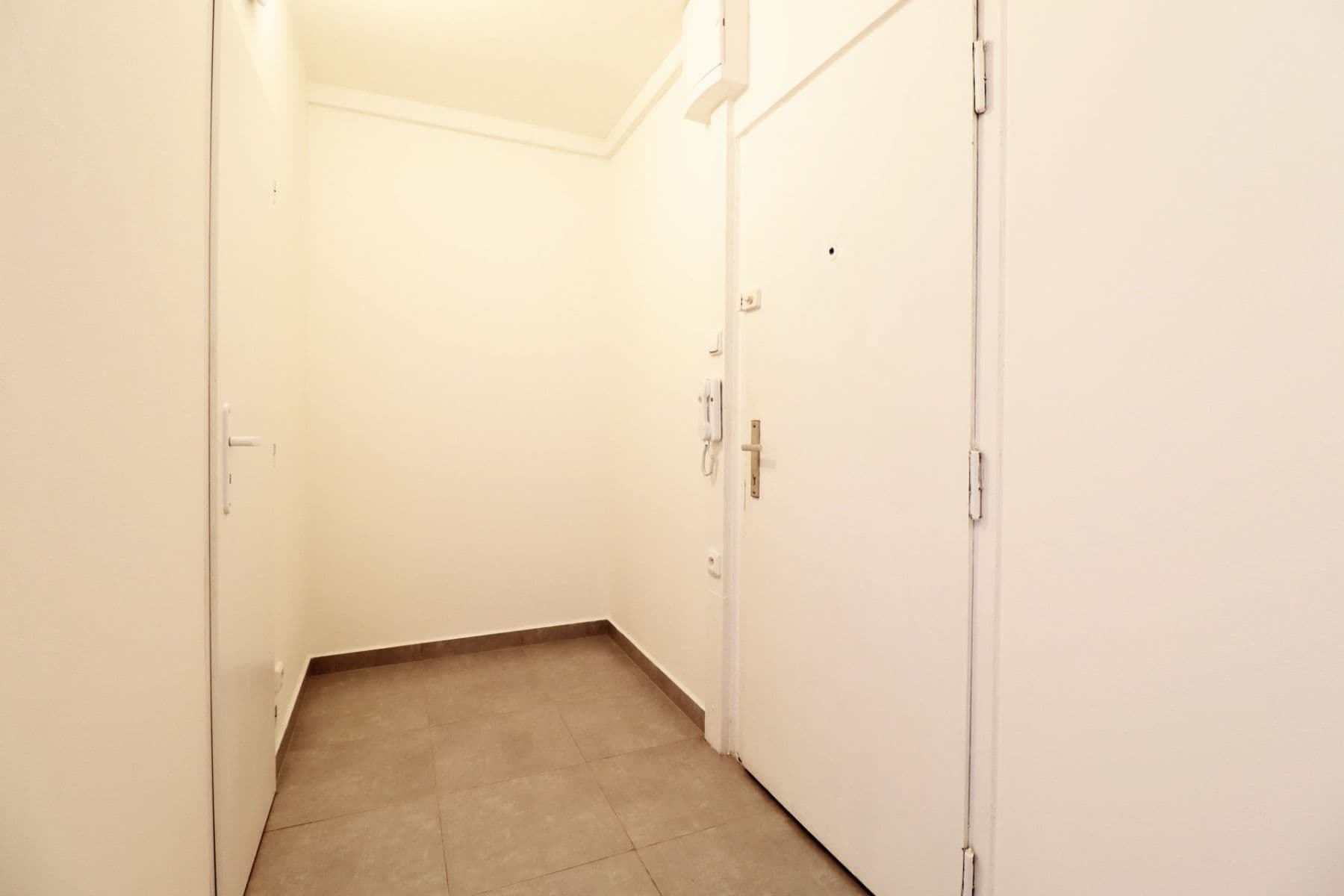 Prenájom bytu 2-izbový 43 m², Ovčí hájek, Praha, Praha Prenájom bytu 2-izbový 43 m², Ovčí hájek, Praha, Praha