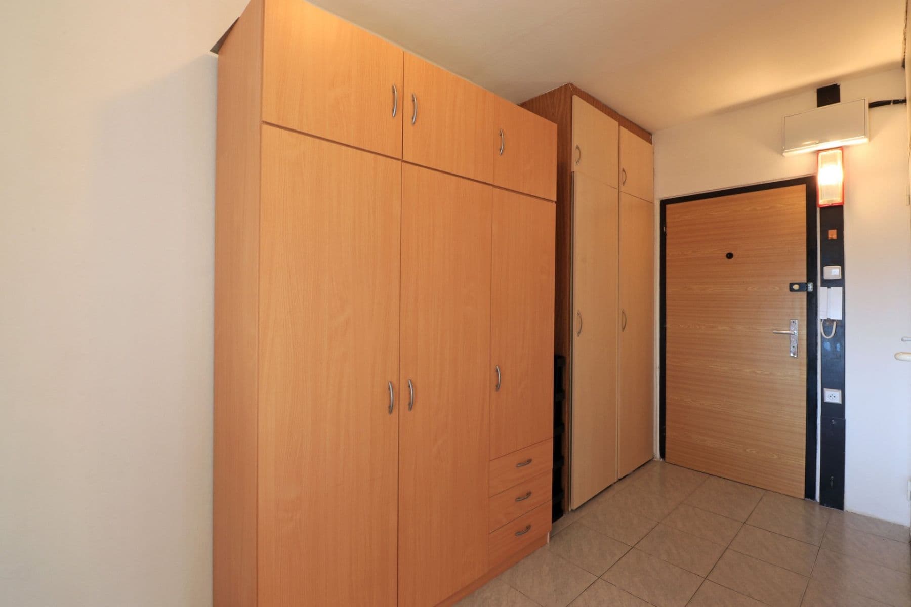 Prenájom bytu 2-izbový 43 m², Tovární, Beroun, Středočeský kraj Prenájom bytu 2-izbový 43 m², Tovární, Beroun, Středočeský kraj