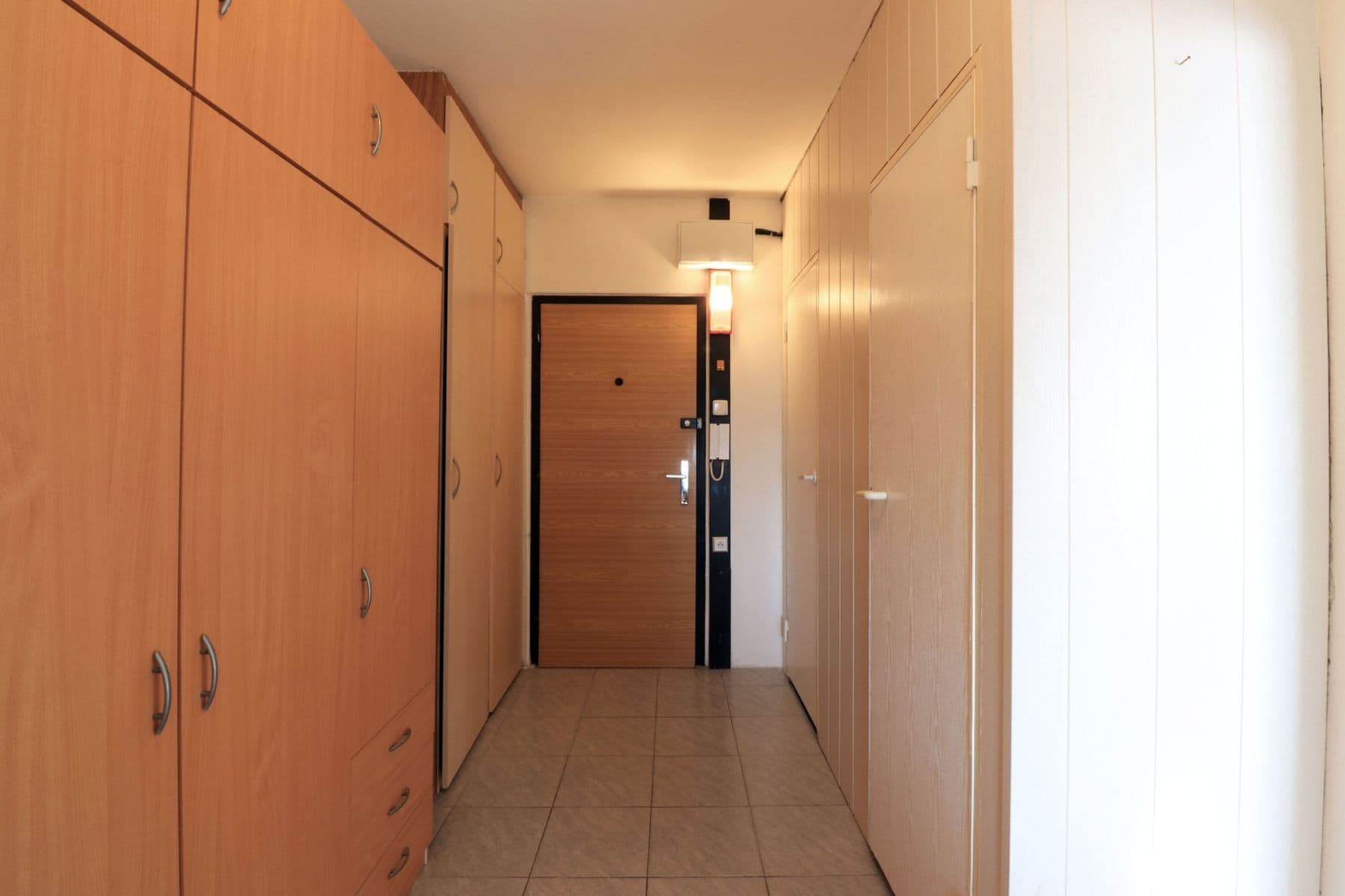 Prenájom bytu 2-izbový 43 m², Tovární, Beroun, Středočeský kraj Prenájom bytu 2-izbový 43 m², Tovární, Beroun, Středočeský kraj