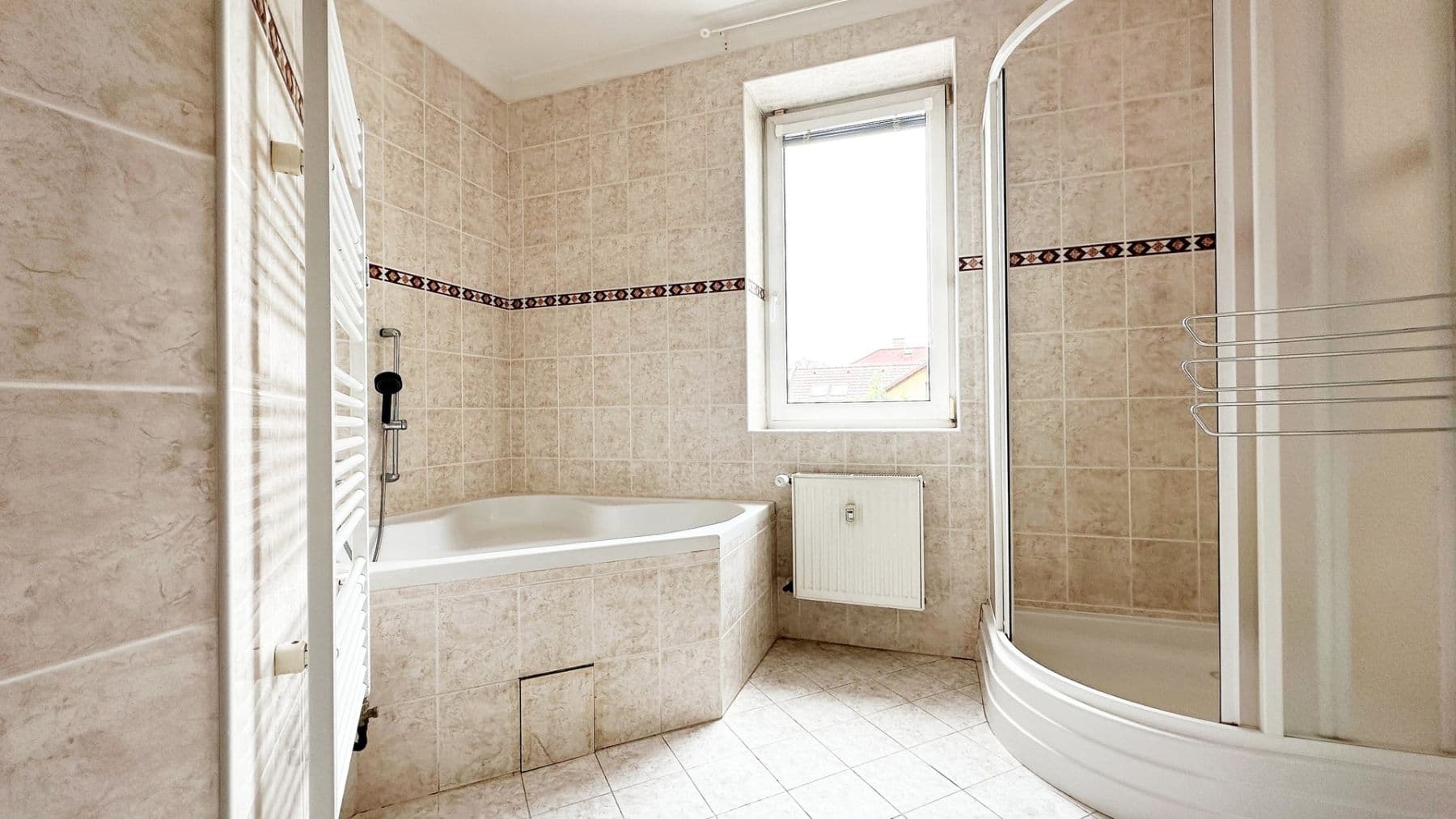 Prenájom bytu 3-izbový 96 m², K viaduktu, Praha, Praha Prenájom bytu 3-izbový 96 m², K viaduktu, Praha, Praha