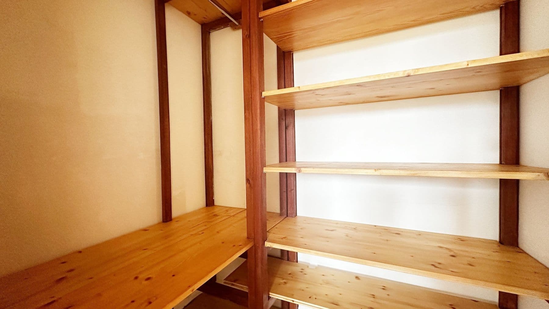 Prenájom bytu 3-izbový 96 m², K viaduktu, Praha, Praha Prenájom bytu 3-izbový 96 m², K viaduktu, Praha, Praha