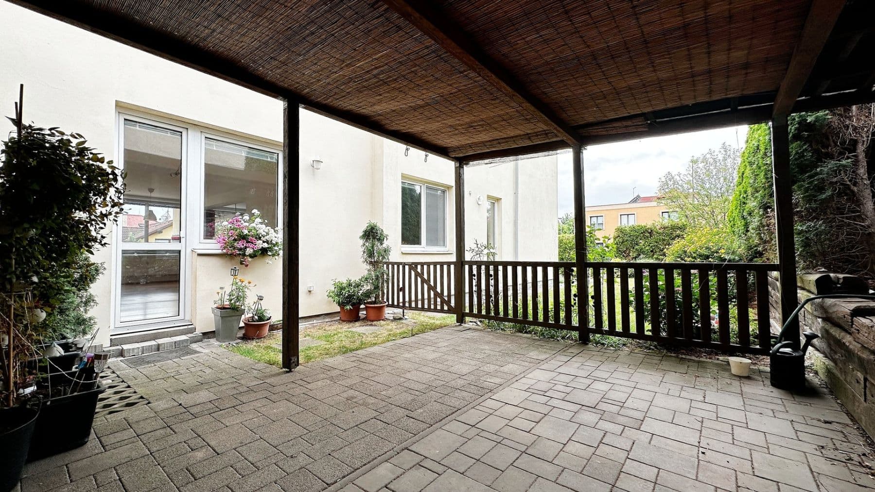 Prenájom bytu 3-izbový 96 m², K viaduktu, Praha, Praha Prenájom bytu 3-izbový 96 m², K viaduktu, Praha, Praha