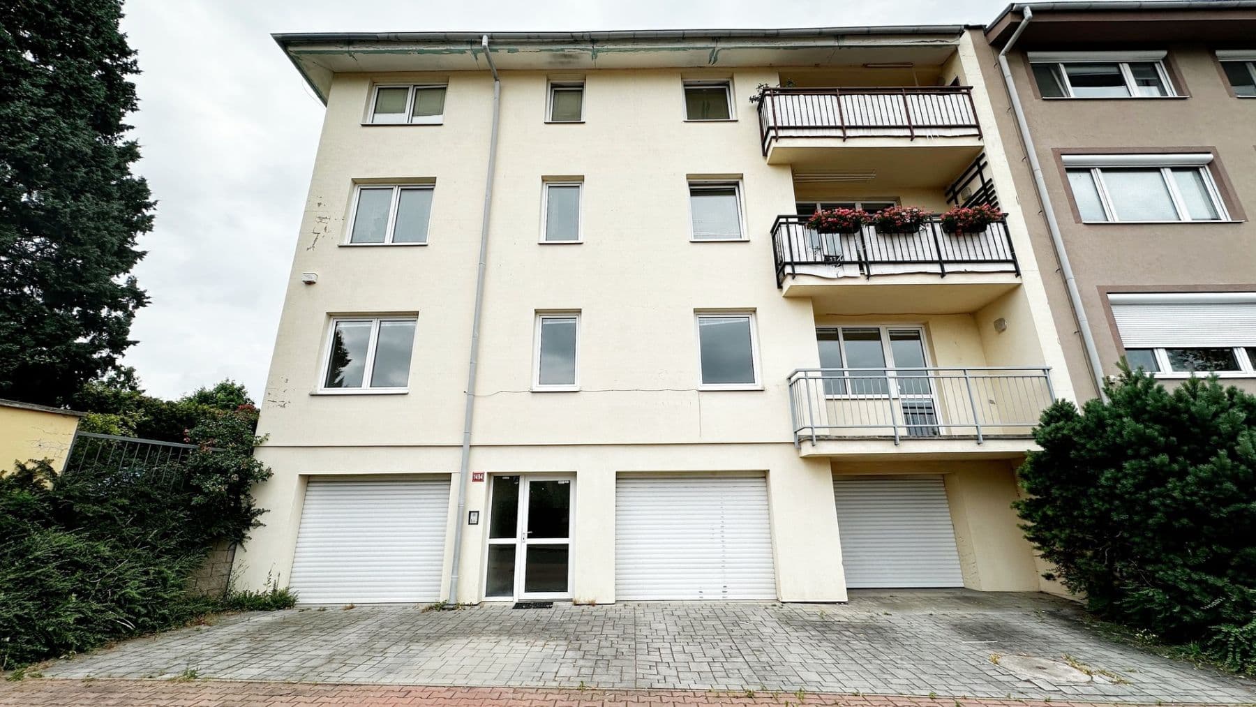 Prenájom bytu 3-izbový 96 m², K viaduktu, Praha, Praha Prenájom bytu 3-izbový 96 m², K viaduktu, Praha, Praha