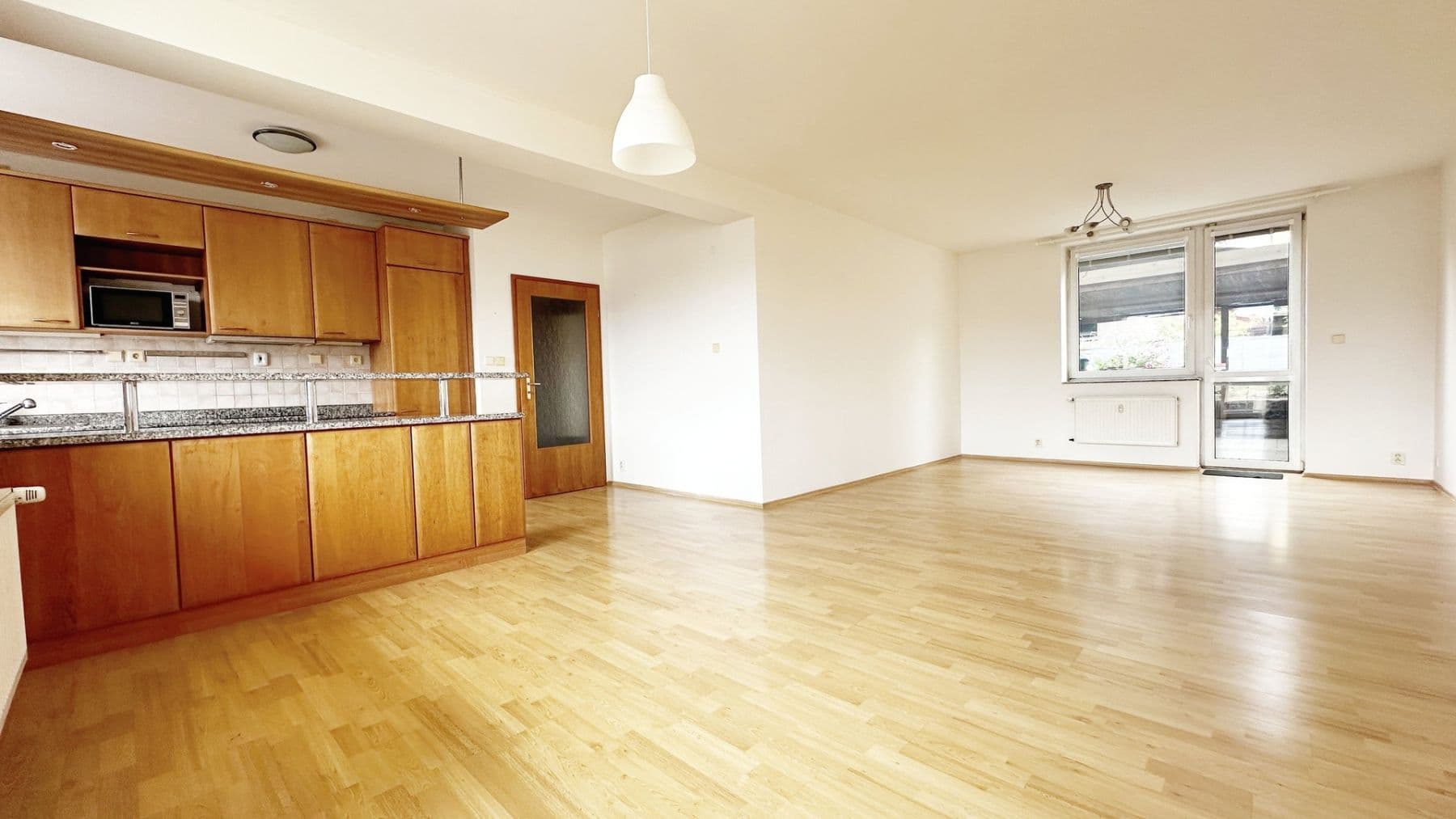 Prenájom bytu 3-izbový 96 m², K viaduktu, Praha, Praha Prenájom bytu 3-izbový 96 m², K viaduktu, Praha, Praha