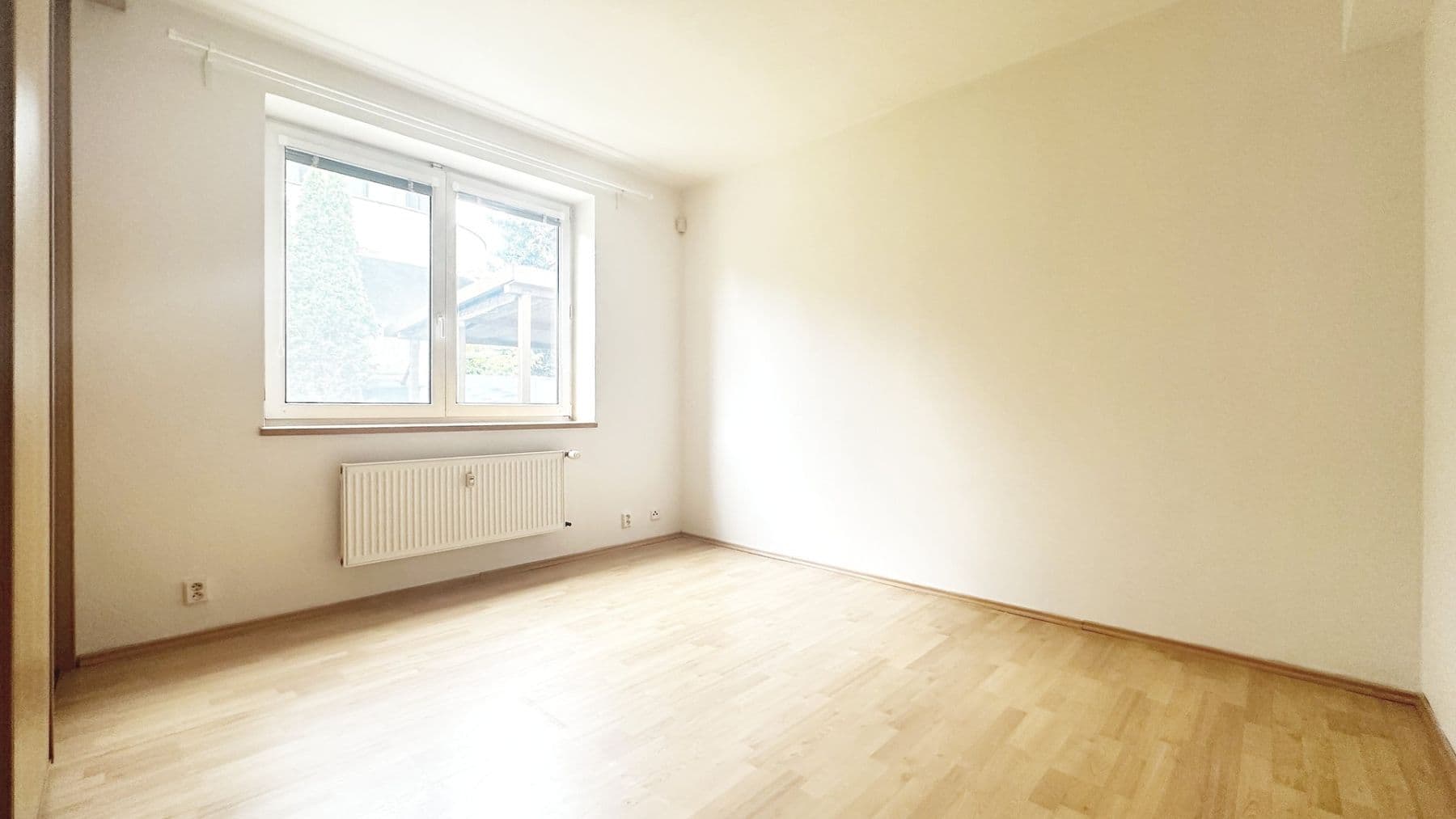 Prenájom bytu 3-izbový 96 m², K viaduktu, Praha, Praha Prenájom bytu 3-izbový 96 m², K viaduktu, Praha, Praha