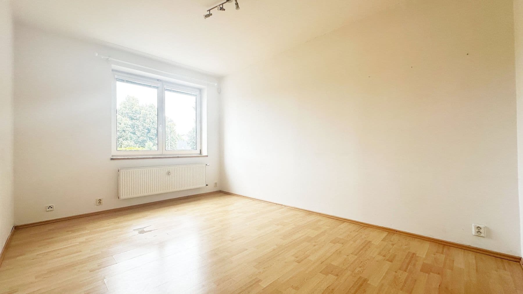 Prenájom bytu 3-izbový 96 m², K viaduktu, Praha, Praha Prenájom bytu 3-izbový 96 m², K viaduktu, Praha, Praha