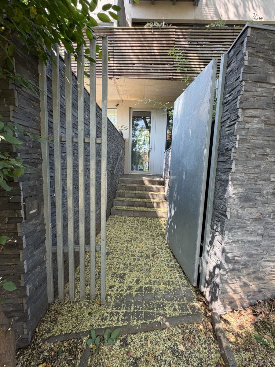 Prenájom bytu 3-izbový 65 m², Pod Průsekem, Praha, Praha Prenájom bytu 3-izbový 65 m², Pod Průsekem, Praha, Praha