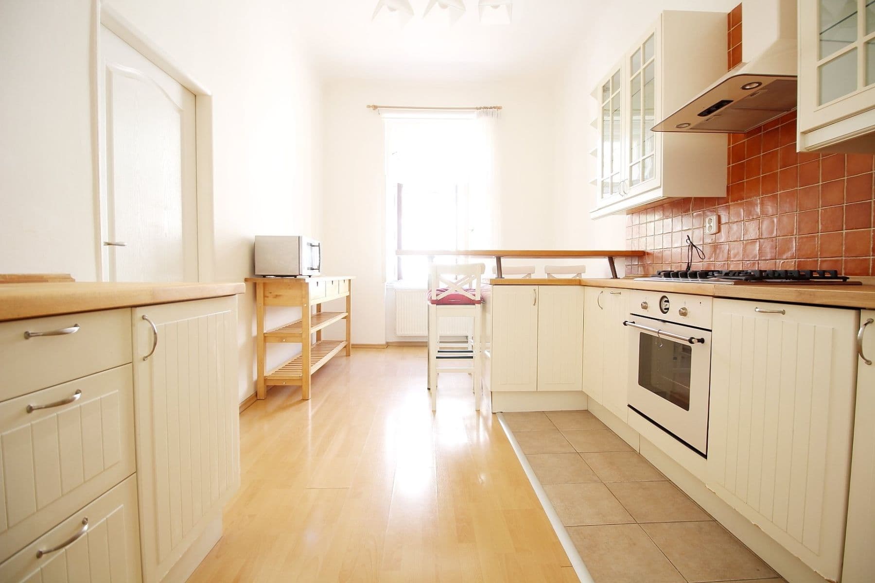 Prenájom bytu 1-izbový 47 m², Grafická, Praha, Praha Prenájom bytu 1-izbový 47 m², Grafická, Praha, Praha