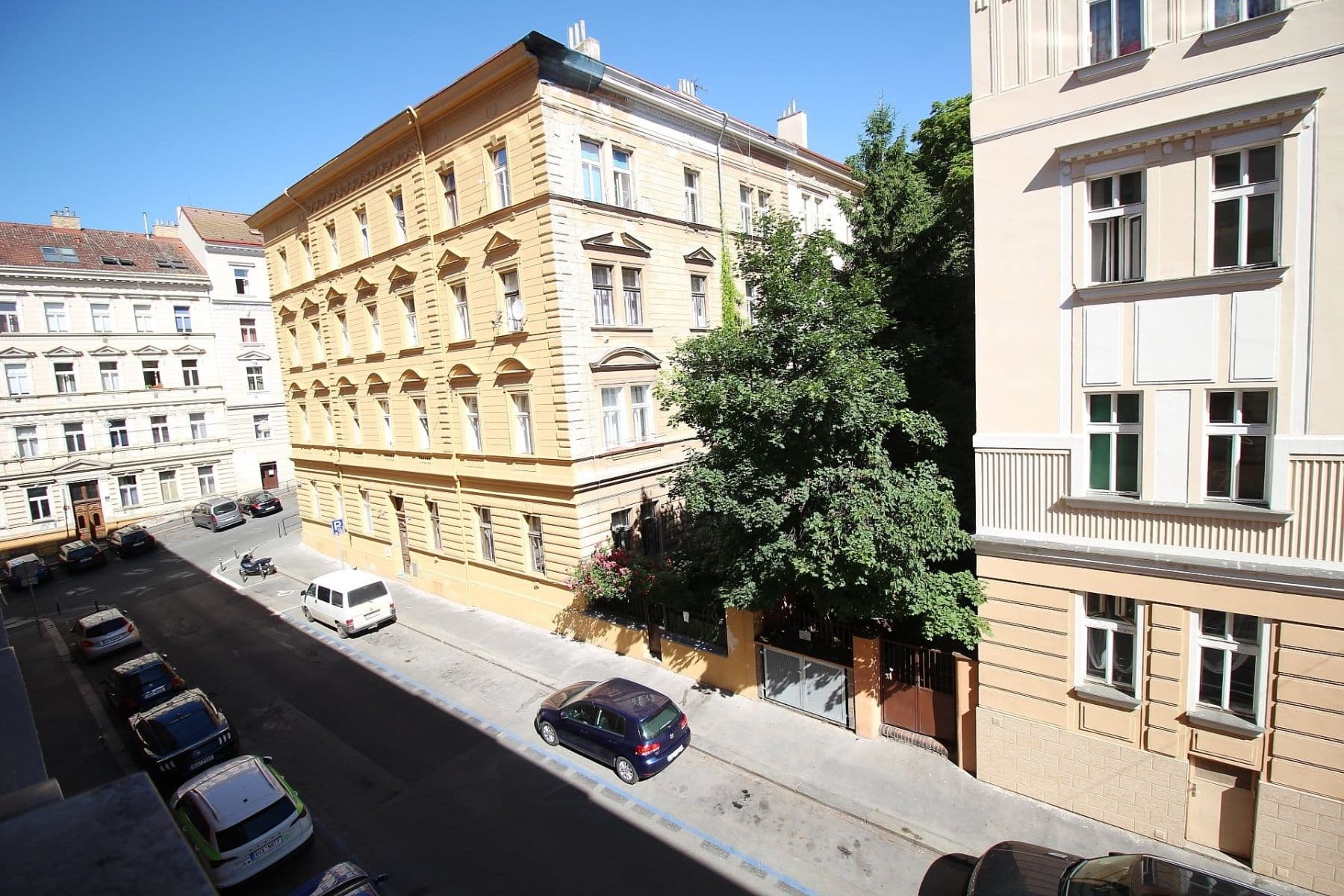 Prenájom bytu 1-izbový 47 m², Grafická, Praha, Praha Prenájom bytu 1-izbový 47 m², Grafická, Praha, Praha