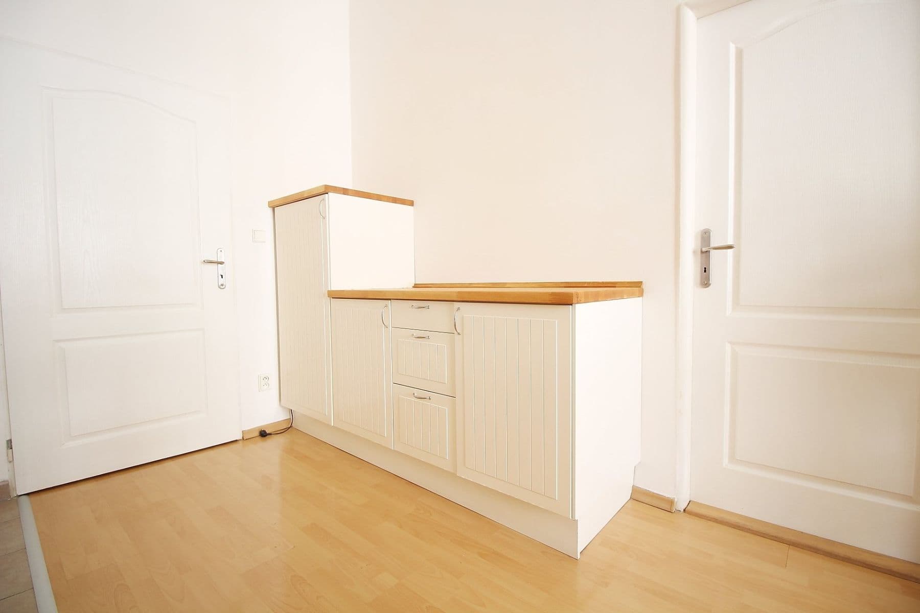 Prenájom bytu 1-izbový 47 m², Grafická, Praha, Praha Prenájom bytu 1-izbový 47 m², Grafická, Praha, Praha
