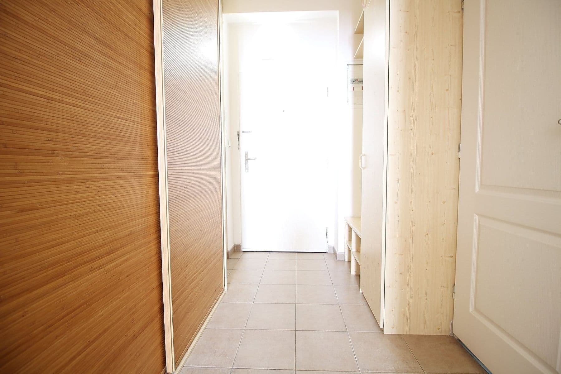 Prenájom bytu 1-izbový 47 m², Grafická, Praha, Praha Prenájom bytu 1-izbový 47 m², Grafická, Praha, Praha