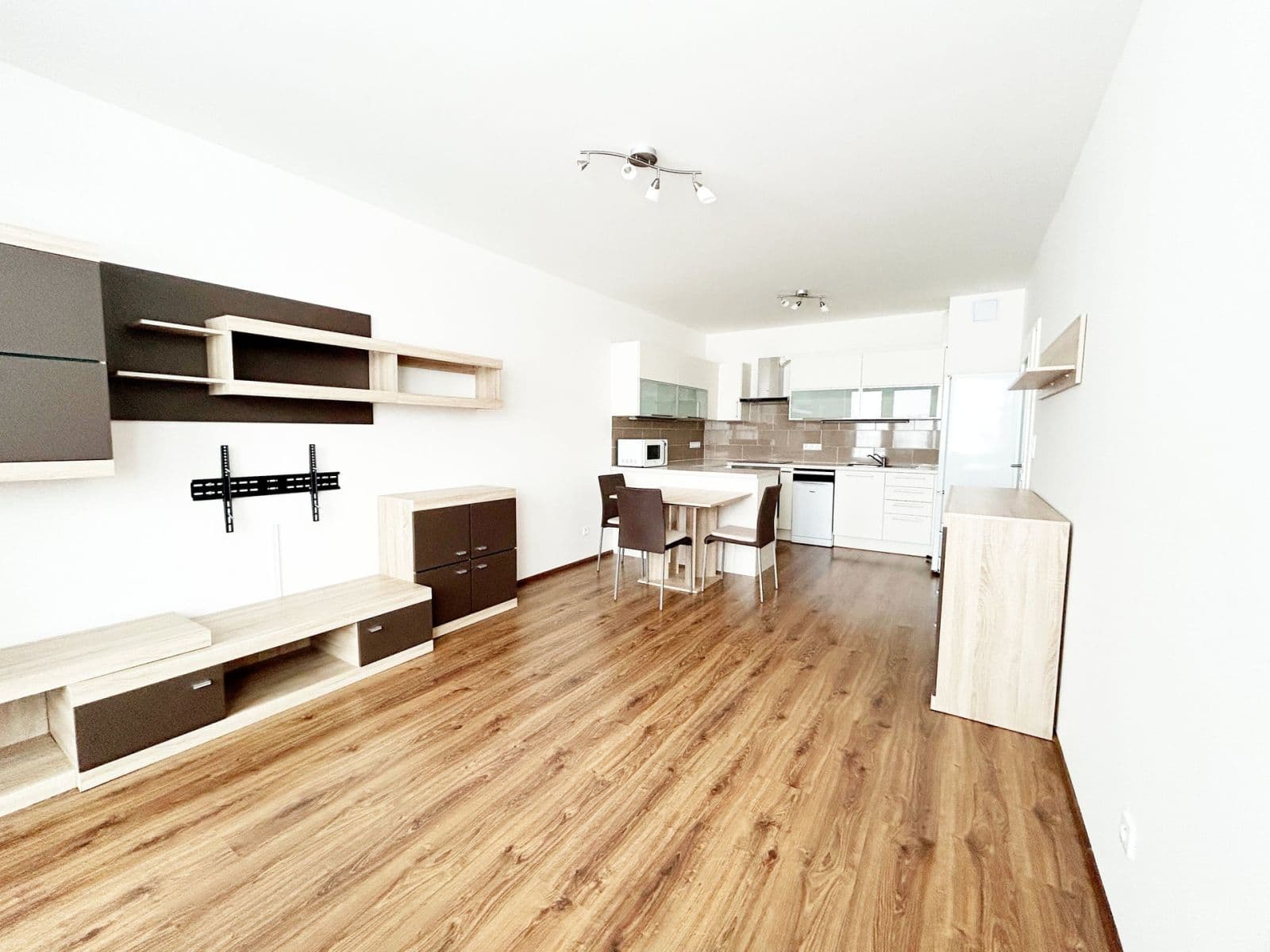 Prenájom bytu 3-izbový 67 m², U Hostavického potoka, Praha, Praha Prenájom bytu 3-izbový 67 m², U Hostavického potoka, Praha, Praha