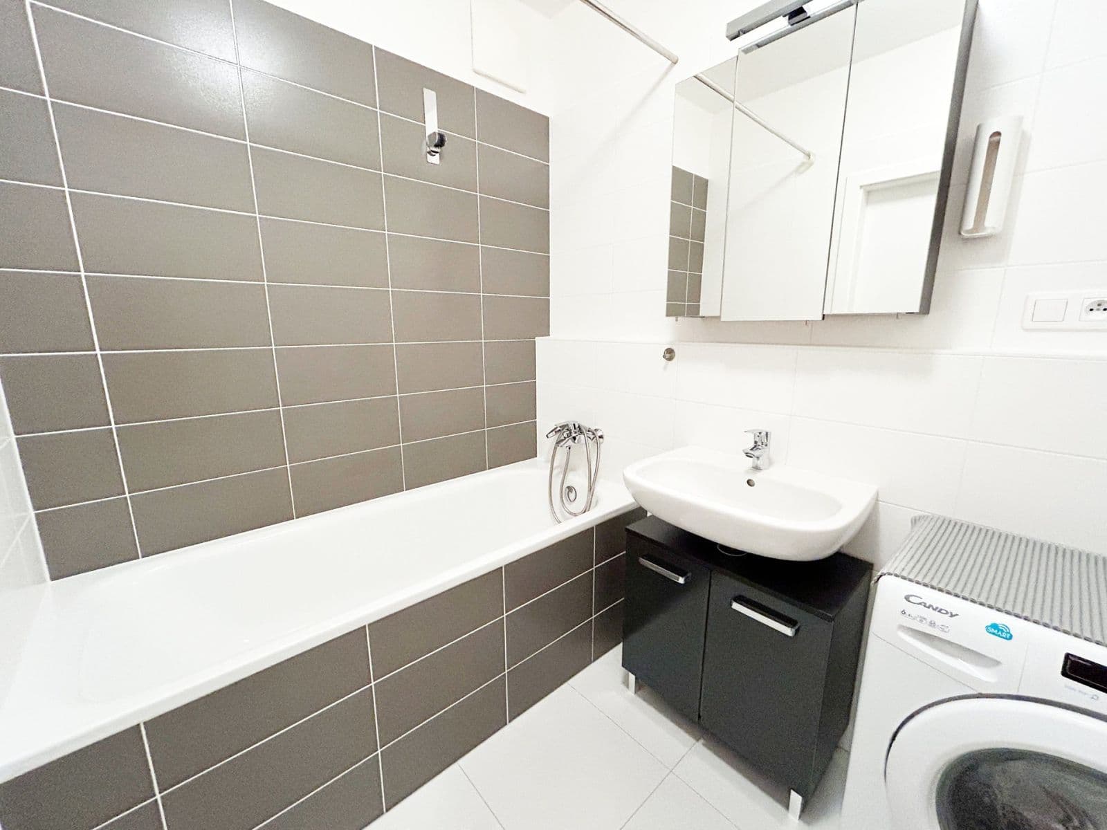 Prenájom bytu 3-izbový 67 m², U Hostavického potoka, Praha, Praha Prenájom bytu 3-izbový 67 m², U Hostavického potoka, Praha, Praha