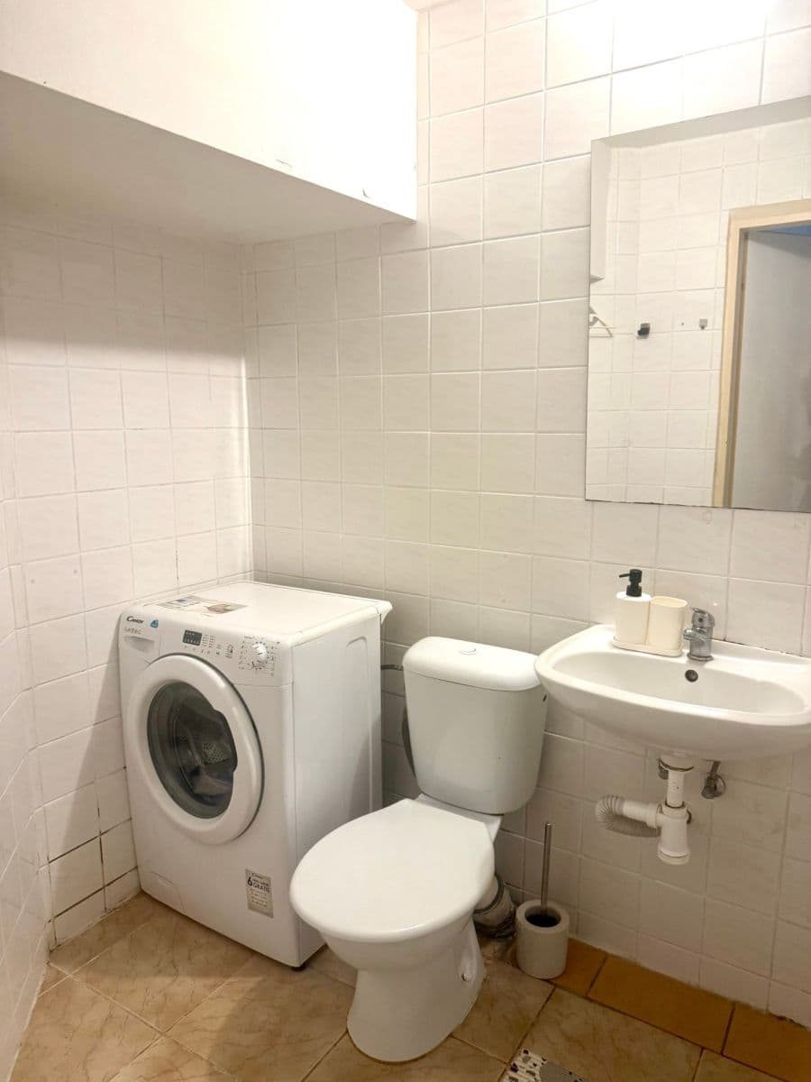 Prenájom bytu 1-izbový 44 m², Husitská, Praha, Praha Prenájom bytu 1-izbový 44 m², Husitská, Praha, Praha