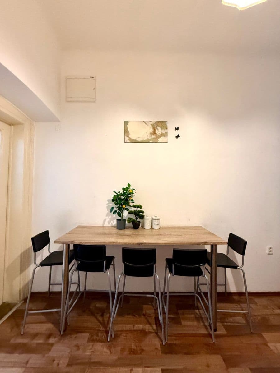 Prenájom bytu 1-izbový 44 m², Husitská, Praha, Praha Prenájom bytu 1-izbový 44 m², Husitská, Praha, Praha