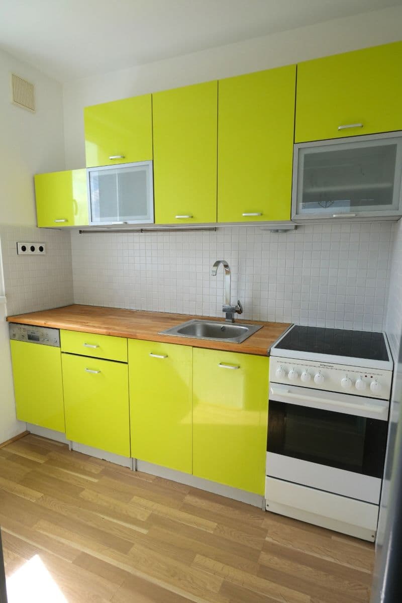 Prenájom bytu 2-izbový 39 m², Dukelská, Modra, Bratislavský kraj Prenájom bytu 2-izbový 39 m², Dukelská, Modra, Bratislavský kraj
