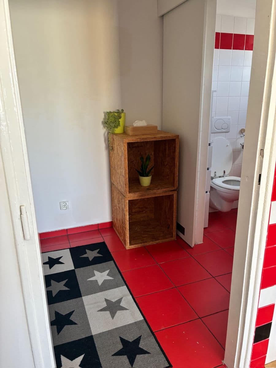 Prenájom bytu 1-izbový 27 m², U Gymnázia, Praha, Praha Prenájom bytu 1-izbový 27 m², U Gymnázia, Praha, Praha