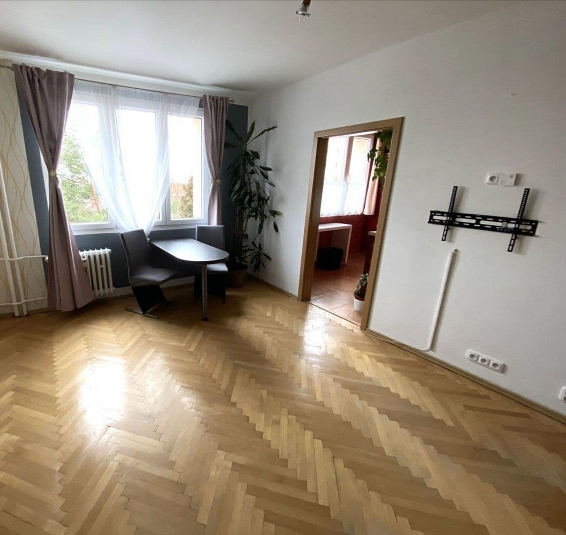Prenájom bytu 2-izbový 53 m², Pod Vrchem, Plzeň, Plzeňský kraj Prenájom bytu 2-izbový 53 m², Pod Vrchem, Plzeň, Plzeňský kraj
