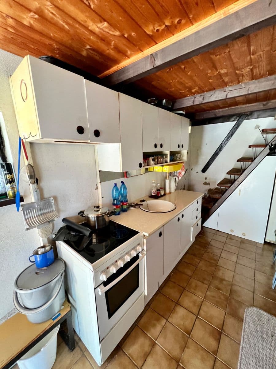 Predaj rekreačného objektu 18 m², pozemok 695 m², Mnichovice, Středočeský kraj Predaj rekreačného objektu 18 m², pozemok 695 m², Mnichovice, Středočeský kraj