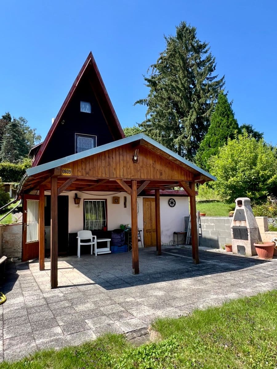 Predaj rekreačného objektu 18 m², pozemok 695 m², Mnichovice, Středočeský kraj Predaj rekreačného objektu 18 m², pozemok 695 m², Mnichovice, Středočeský kraj