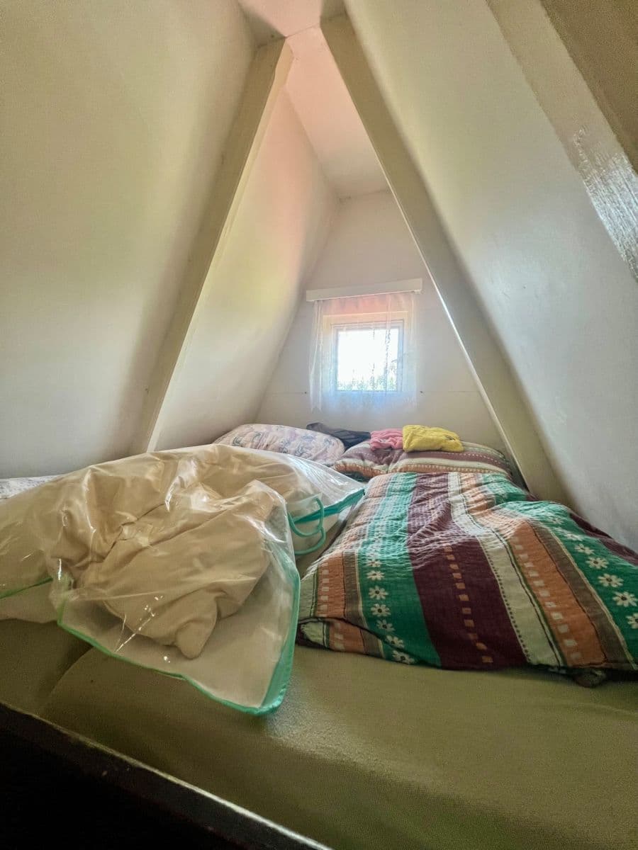 Predaj rekreačného objektu 18 m², pozemok 695 m², Mnichovice, Středočeský kraj Predaj rekreačného objektu 18 m², pozemok 695 m², Mnichovice, Středočeský kraj