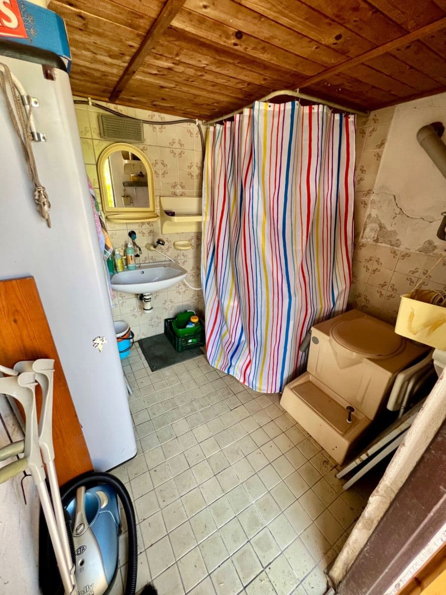 Predaj rekreačného objektu 18 m², pozemok 695 m², Mnichovice, Středočeský kraj Predaj rekreačného objektu 18 m², pozemok 695 m², Mnichovice, Středočeský kraj