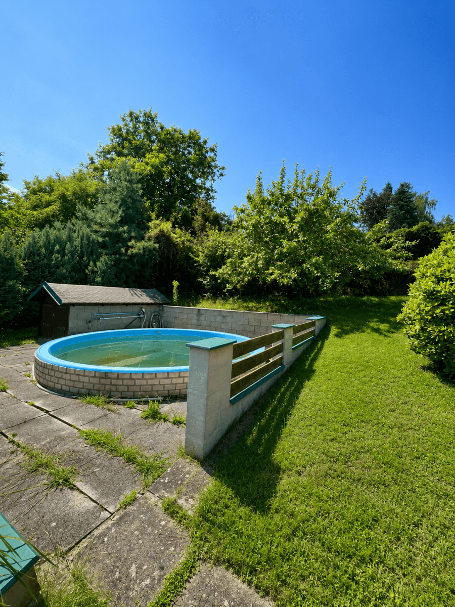 Predaj rekreačného objektu 18 m², pozemok 695 m², Mnichovice, Středočeský kraj Predaj rekreačného objektu 18 m², pozemok 695 m², Mnichovice, Středočeský kraj